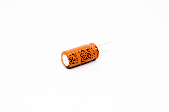 高いさざ波の現在の電気分解コンデンサー15uf 250vのスナップ