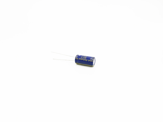10UF 250V 8x16mmの放射状の電気分解コンデンサー20%の許容