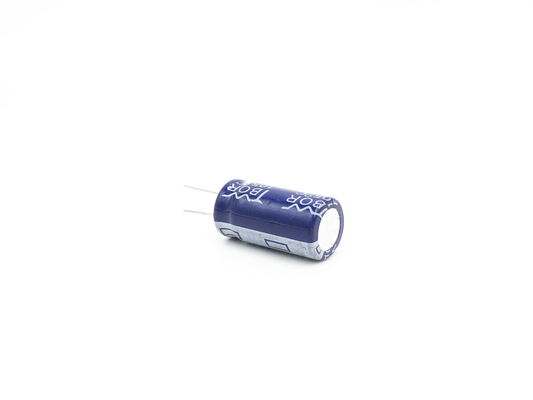 高周波低いESRのアルミニウム電気分解コンデンサー2200UF16V 13X25mm