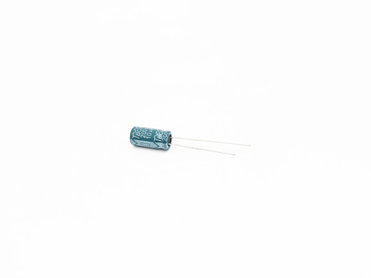 CFLの放射状の電気分解コンデンサー47UF250V 13X25mm 20%の許容