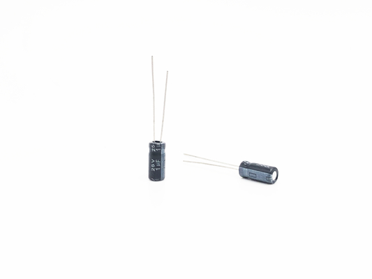 ISO9001 RoHSの放射状の鉛の電気分解コンデンサー1UF25V 5X11mm