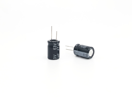 47UF63Vミニチュア アルミニウム電気分解コンデンサー8x12mm大きいキャパシタンス