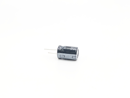 47UF63Vミニチュア アルミニウム電気分解コンデンサー8x12mm大きいキャパシタンス