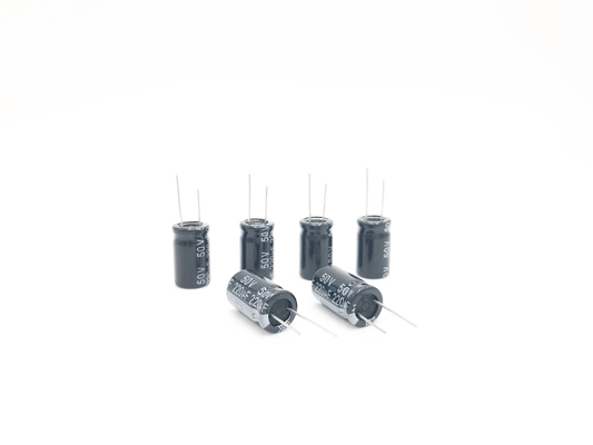 SMR 220UF 50Vの放射状アルミニウム電気分解コンデンサー10X17MM