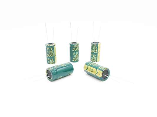 高周波低いESRの電気分解コンデンサー47UF200V 13x25MM