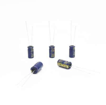 1UF400V 6.3X12MMの放射状アルミニウム電気分解コンデンサーの広い温度