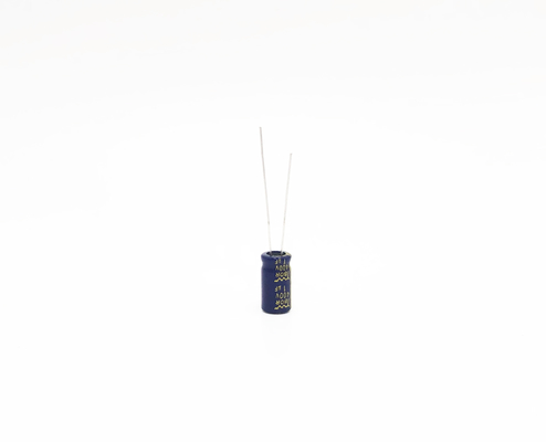 1UF400V 6.3X12MMの放射状アルミニウム電気分解コンデンサーの広い温度