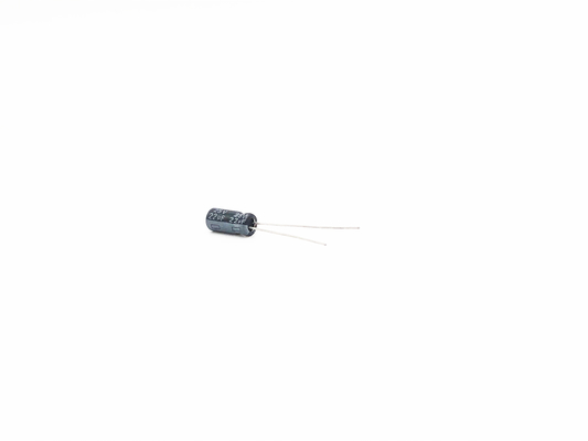 22UF 25Vのミニチュア アルミニウム電気分解コンデンサー5X11mm RoHS