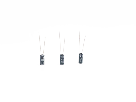 33UF35Vミニチュア コンデンサー5x11mmの放射状のものの鉛のタイプ2000時間