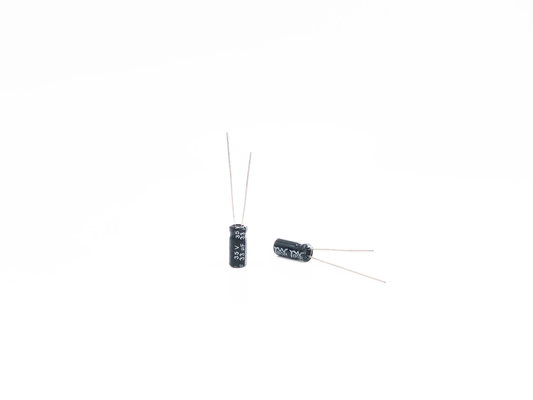 33UF35Vミニチュア コンデンサー5x11mmの放射状のものの鉛のタイプ2000時間