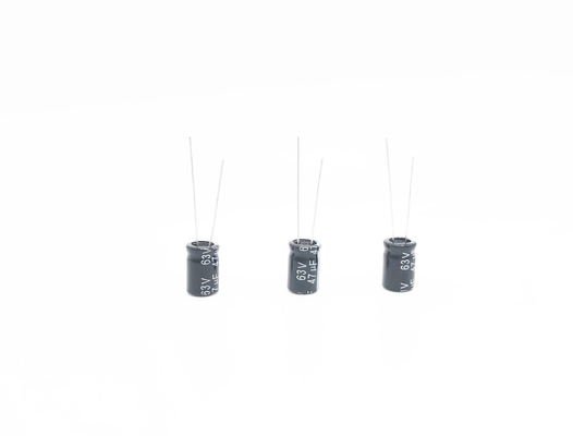 ISO14001ミニチュア コンデンサー47UF 63V 8X12MMのAlの電気分解コンデンサー