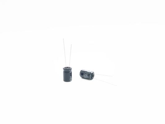 ISO14001ミニチュア コンデンサー47UF 63V 8X12MMのAlの電気分解コンデンサー