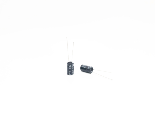 アルミニウム電気分解コンデンサー100UF63V 8X14mm