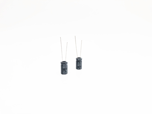 アルミニウム電気分解コンデンサー100UF63V 8X14mm