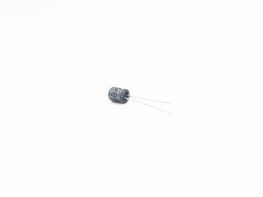 放射状の鉛のミニチュア コンデンサー220UF16V 6.3X11mm