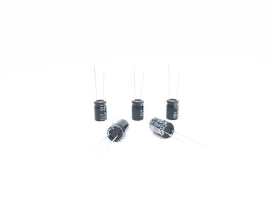 アルミニウム10X13mm 220uf 50vの電気分解コンデンサー20%の許容