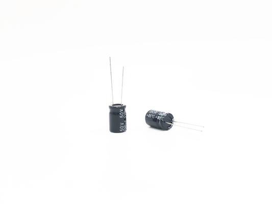 アルミニウム10X13mm 220uf 50vの電気分解コンデンサー20%の許容
