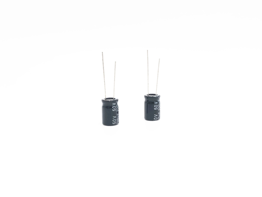 アルミニウム10X13mm 220uf 50vの電気分解コンデンサー20%の許容