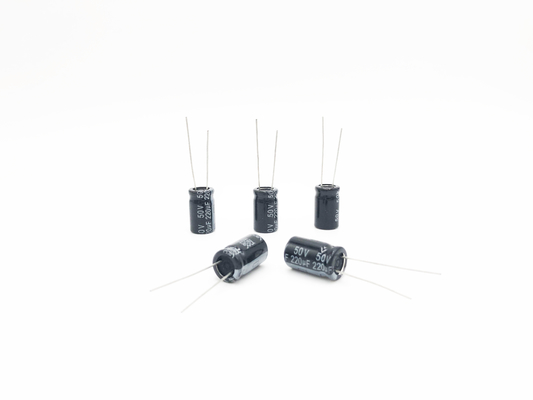 220UF50V 10X17mmのミニチュア コンデンサーの放射状のタイプ