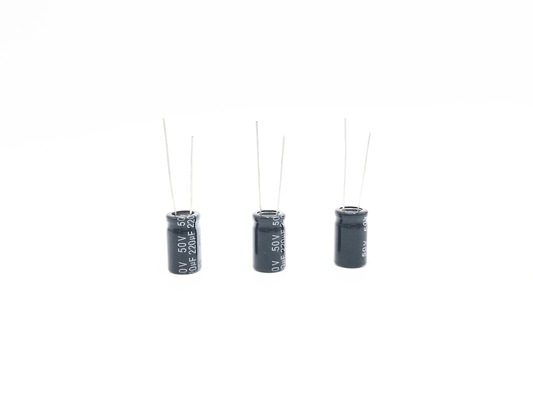 220UF50V 10X17mmのミニチュア コンデンサーの放射状のタイプ