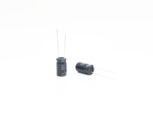 220UF50V 10X17mmのミニチュア コンデンサーの放射状のタイプ