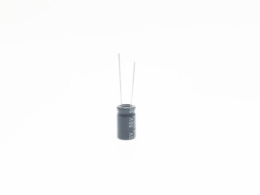 220UF50V 10X17mmのミニチュア コンデンサーの放射状のタイプ