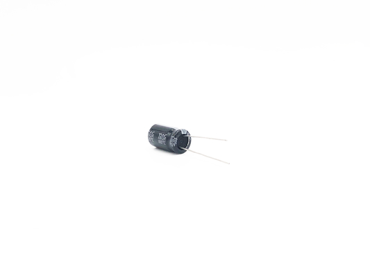 220UF50V 10X17mmのミニチュア コンデンサーの放射状のタイプ