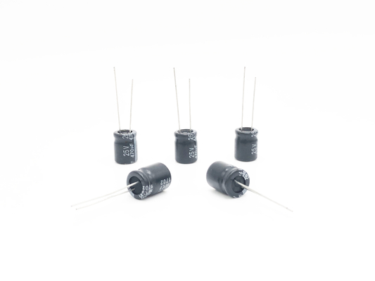 10X13mmのミニチュア電気分解コンデンサー470uf 25v 2000時間は生命に荷を積む