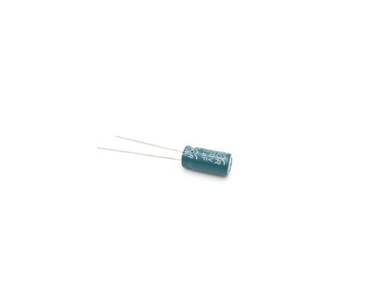 ISO9001 8X16MMの放射状アルミニウム電気分解コンデンサー10UF200V