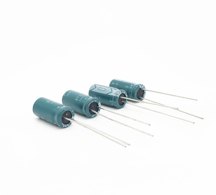 ISO9001 8X16MMの放射状アルミニウム電気分解コンデンサー10UF200V