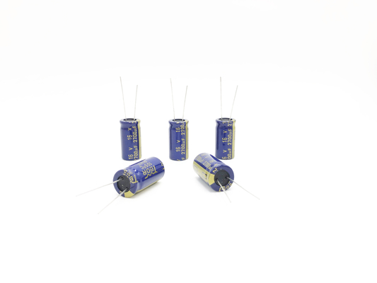 4700UF 16Vの放射状の電気分解コンデンサー