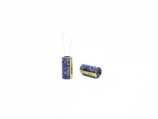 4700UF 16Vの放射状の電気分解コンデンサー