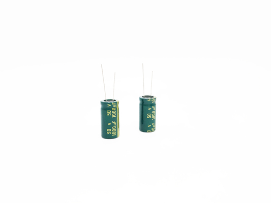 高いVoltagのアルミニウム電気分解コンデンサー1000UF 50V RoHS LEDライト
