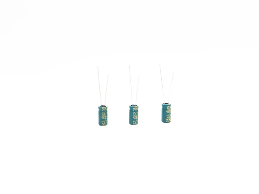 シリンダー4.7UF 250V Alの電気分解コンデンサー8x9MM ISO9001