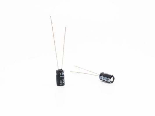 2000時間は生命放射状の鉛のタイプ コンデンサー4.7UF 50V 5x11mmに荷を積む