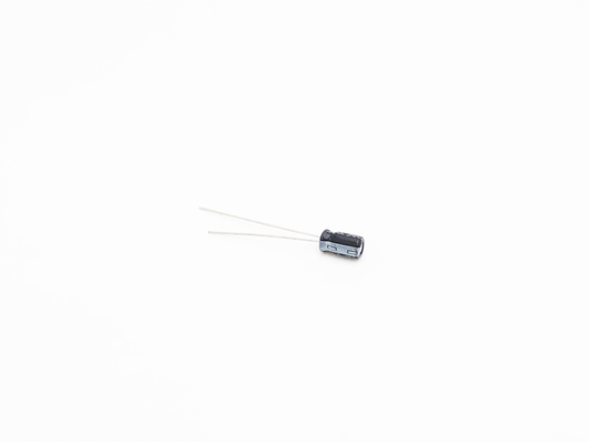 2000時間は生命放射状の鉛のタイプ コンデンサー4.7UF 50V 5x11mmに荷を積む