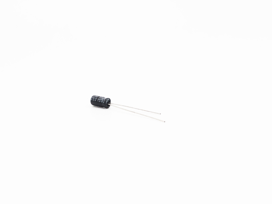 2000時間は生命放射状の鉛のタイプ コンデンサー4.7UF 50V 5x11mmに荷を積む