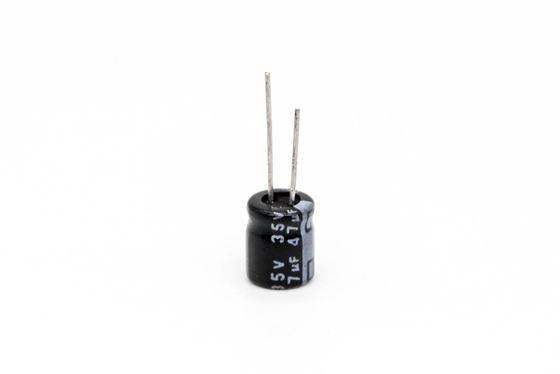 黒く広い温度5x7mmのミニチュアのコンデンサー25v 47uf