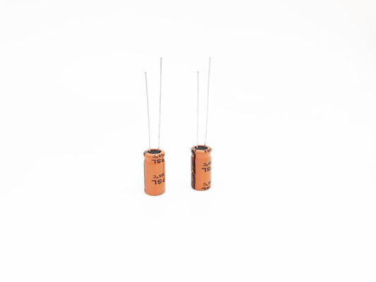 高いさざ波の現在の高圧電気分解コンデンサー150uF250V 22x25mm
