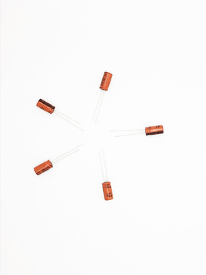 高いさざ波の現在の高圧電気分解コンデンサー150uF250V 22x25mm