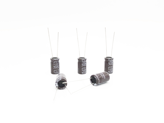 8x12mmの高いさざ波の現在の電気分解コンデンサー2.2UF400V 5000時間