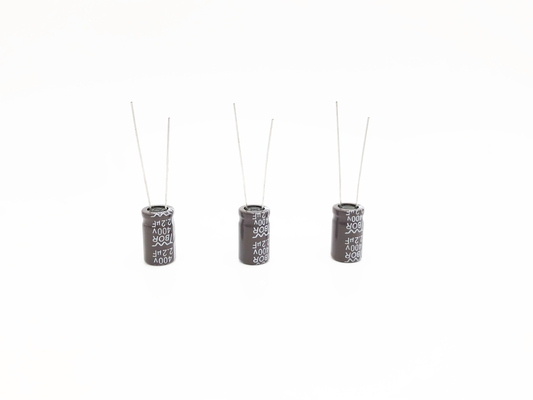 8x12mmの高いさざ波の現在の電気分解コンデンサー2.2UF400V 5000時間