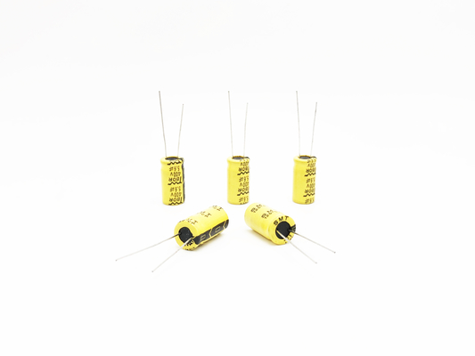 56UF 63V 8X12MM LEDライト コンデンサーの広い温度ISO9001