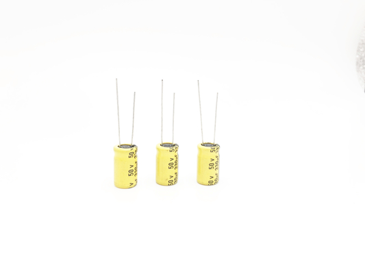 13x20mm LEDライト コンデンサー コンデンサー2000時間の330UF 50Vの