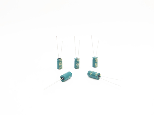 8x12MM 4.7UF250V LEDライトのための低いESRの電気分解コンデンサー